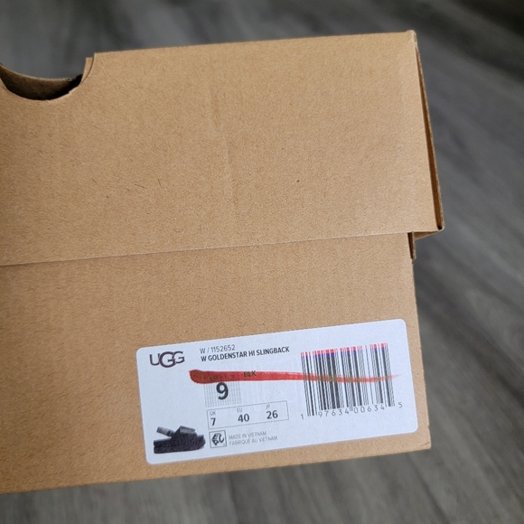 UGG Goldenstar Hi Slingback Sandal - Picture 12 of 12